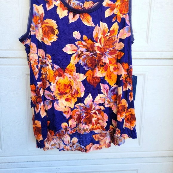 Simply Vera tank top HOST picked - Picture 2 of 4